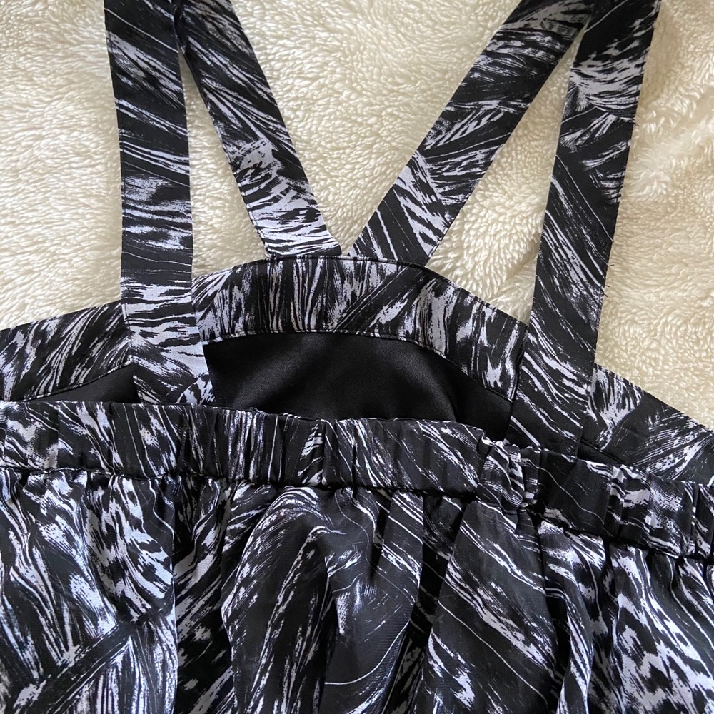 Black & White Ruffle Summer Dress - Picture 4 of 5